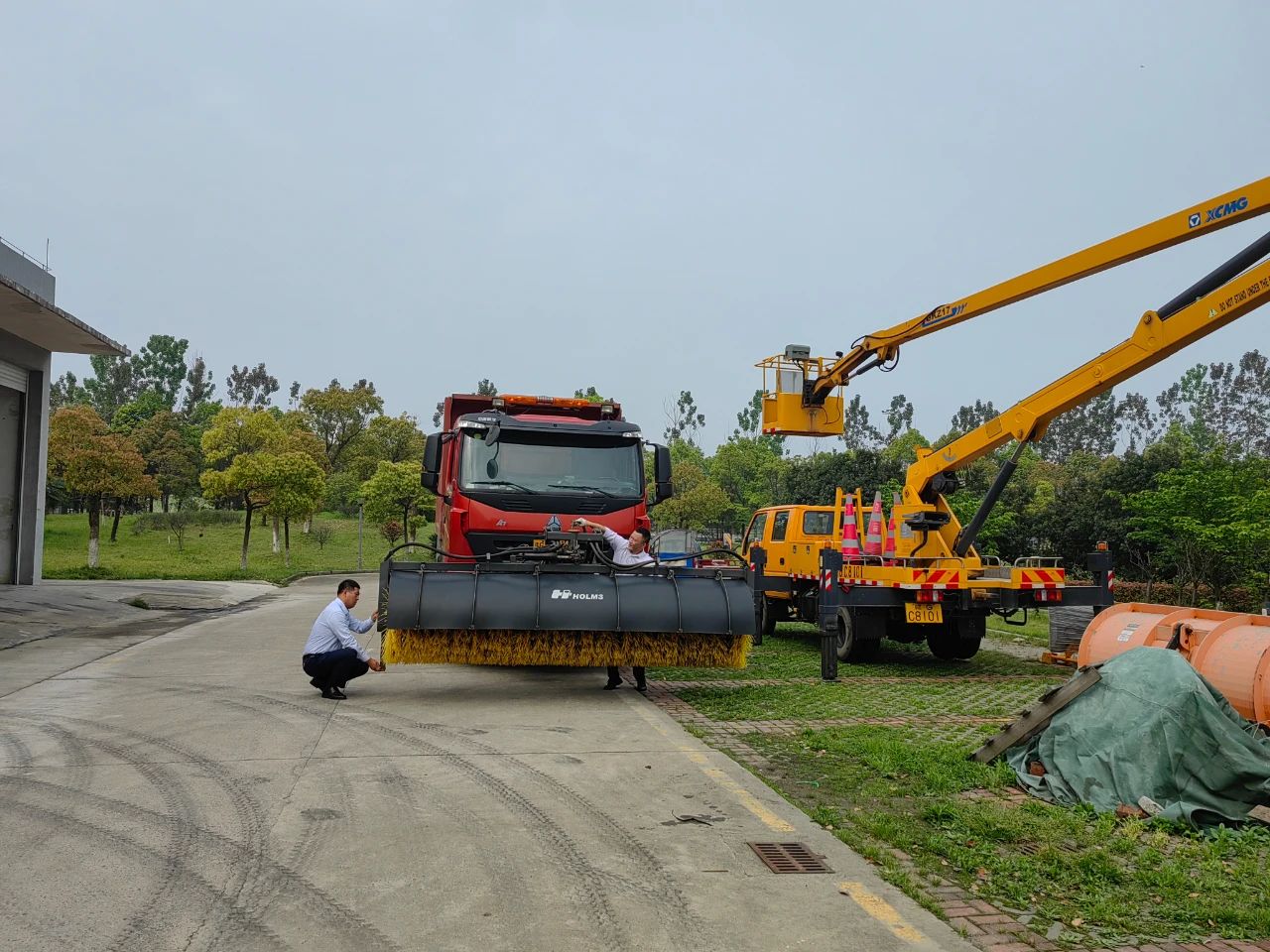 清掃車庫(kù)衛(wèi)生 推動(dòng)精細(xì)管理——司機(jī)班組在行動(dòng)